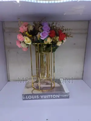 Decorative Vase ✓ Size: 15*25cms