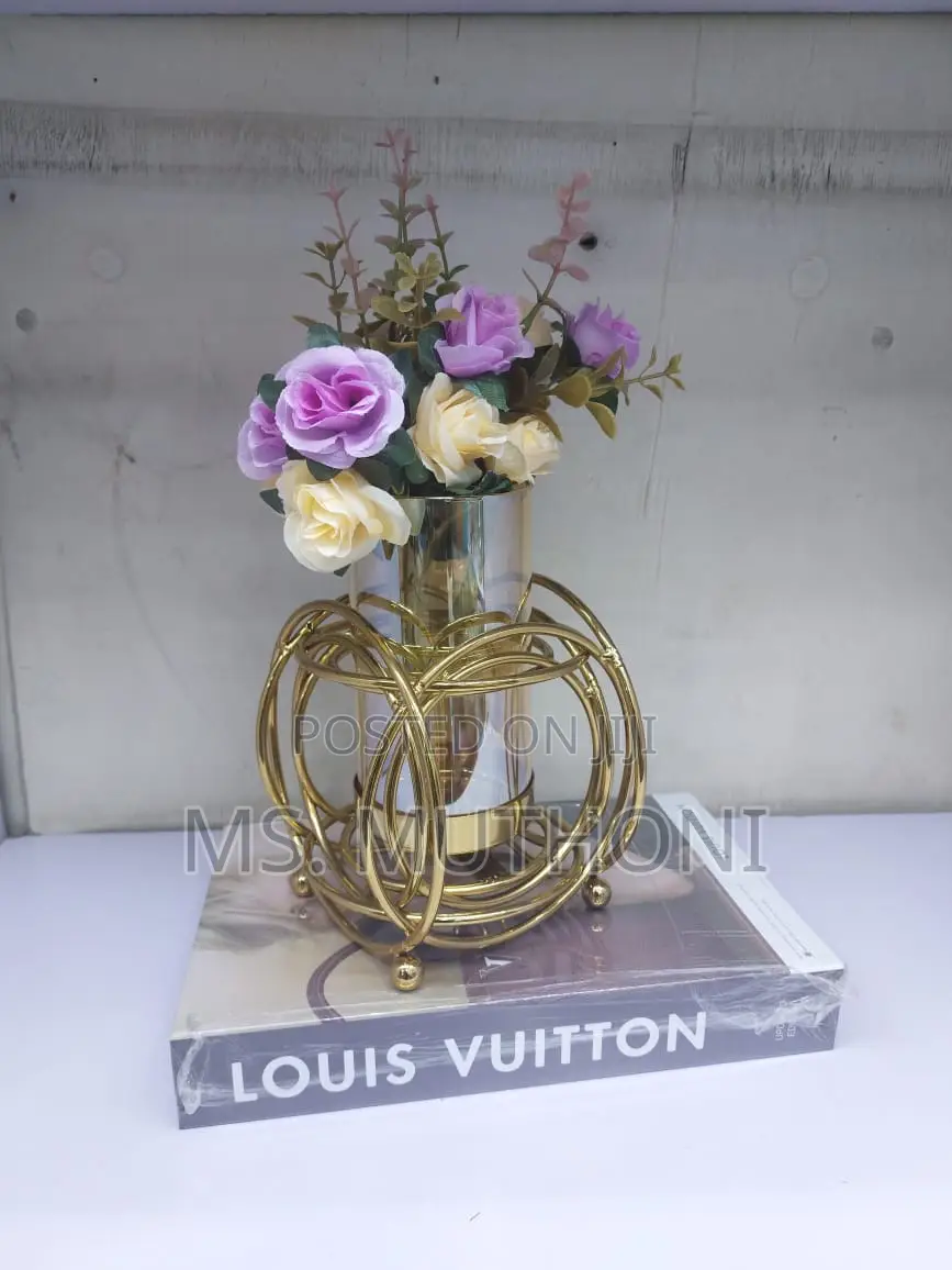 Decorative Vase ✓ Size: 15*25cms