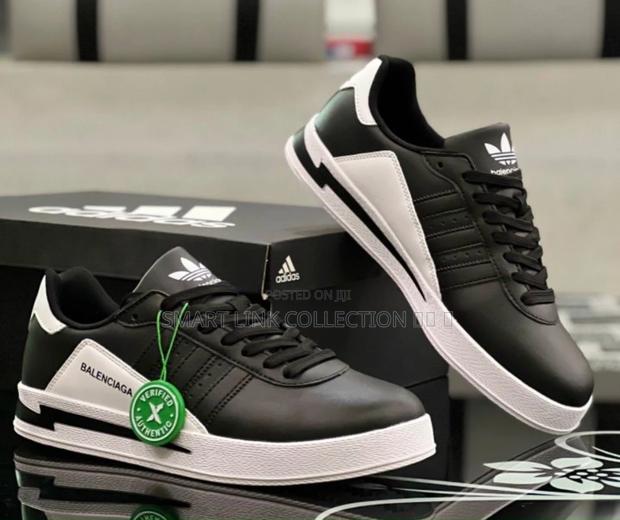 BALENCIAGA Sneakers