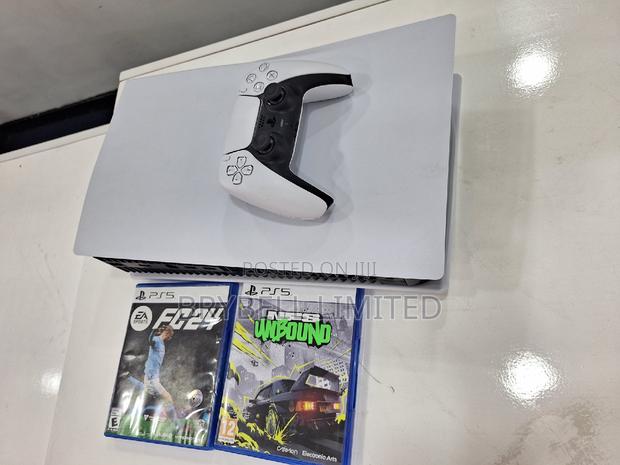 Playstation 5 Standard 1tb 2 Months Used - thumbnail 2