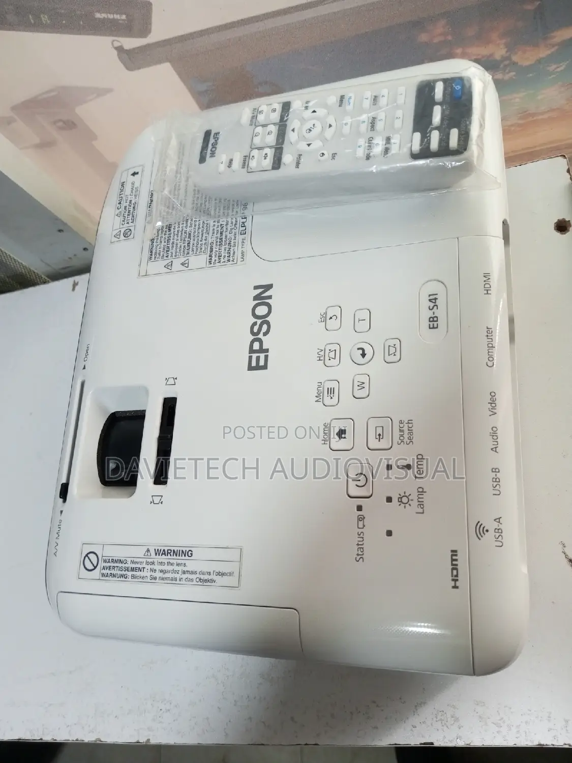 Xuk EPSON Eb S41, With Remote and Carrying Case