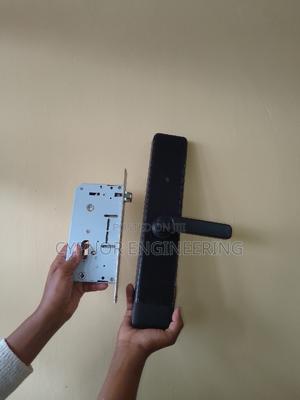 Wifi Electronic Smart Door Lock With Biometrics Fingerprint - thumbnail 2