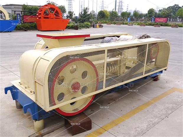 In Stock Lower Hardness Mines Mobile Double Roller Crusher - main view