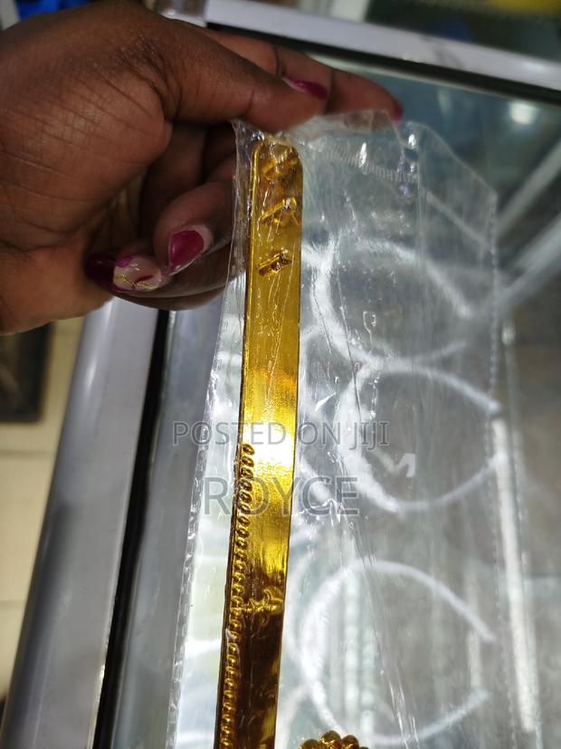 Queen Adjustable Plastic Crown - thumbnail 3