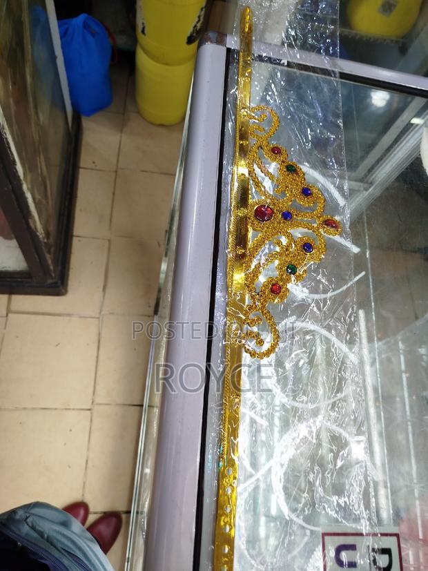 Queen Adjustable Plastic Crown - thumbnail 5