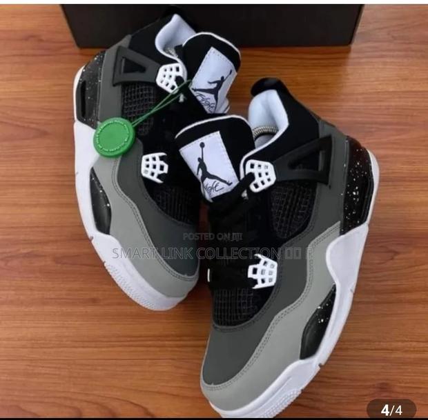 Air Jordan 4 - thumbnail 2