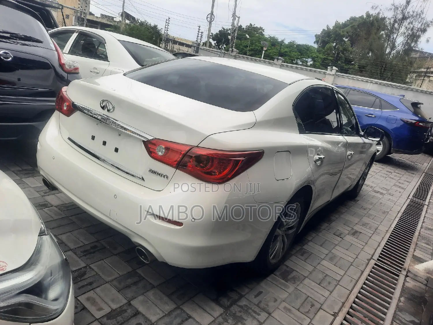 Nissan Skyline 2017 White