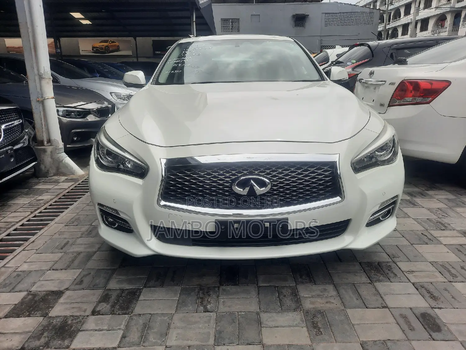 Nissan Skyline 2017 White