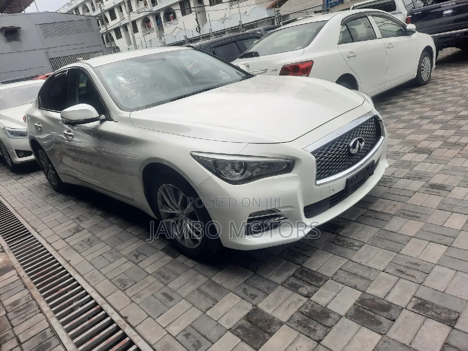 Nissan Skyline 2017 White