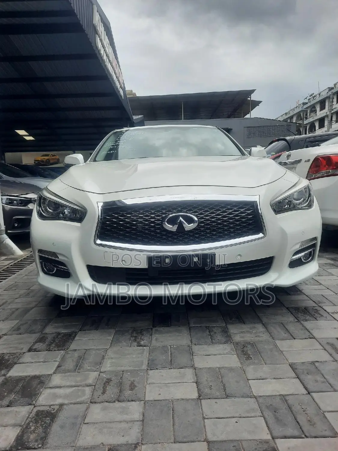 Nissan Skyline 2017 White