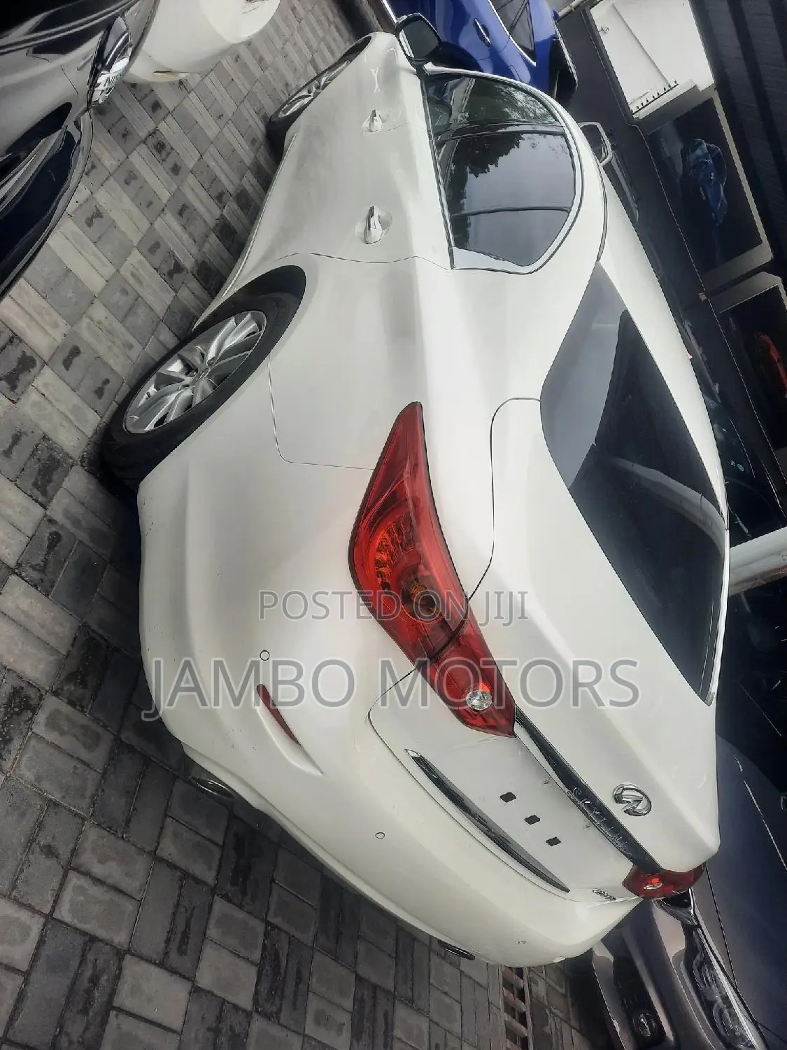 Nissan Skyline 2017 White