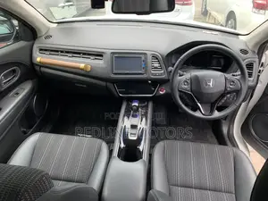 Honda Vezel 1.5 Hybrid 2WD 2017 White