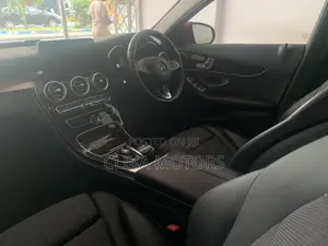 Mercedes-Benz C200 2017 Red