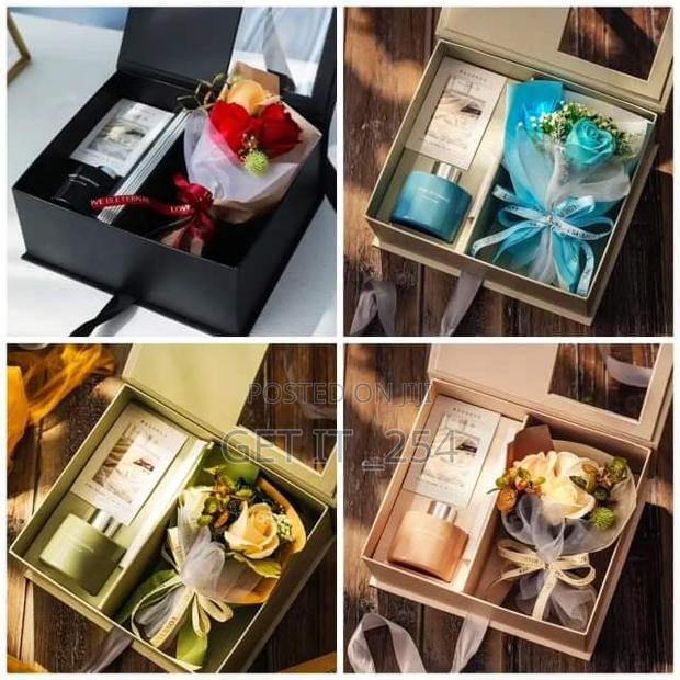 *Aromatherapy Diffuser Gift Set Decor Fragrance Scent 
-Perf