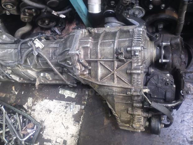 Toyota V8 2uz Complete Gearbox and Transfer - thumbnail 2