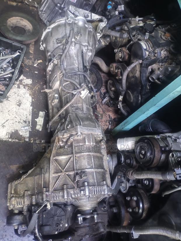Toyota V8 2uz Complete Gearbox and Transfer - thumbnail 4