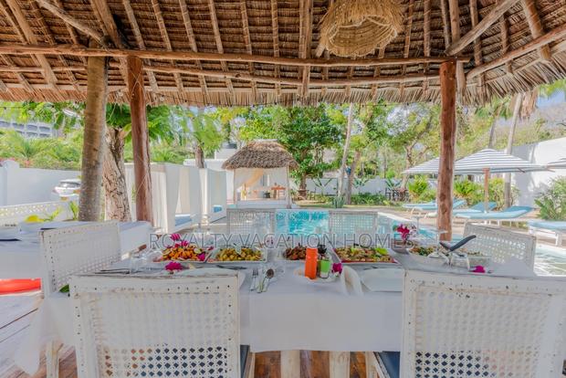 5 Bedroom Beachfront Villa in Diani - thumbnail 14