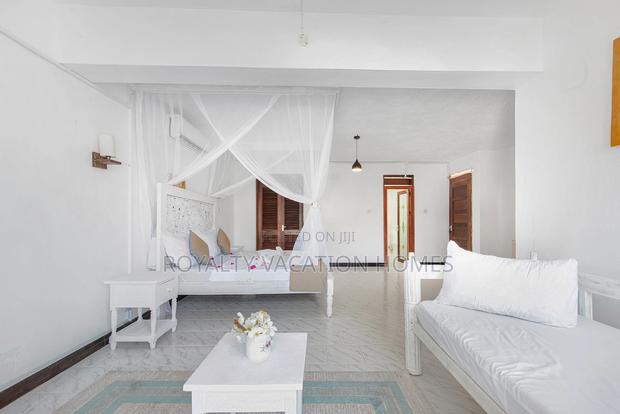 5 Bedroom Beachfront Villa in Diani - thumbnail 13