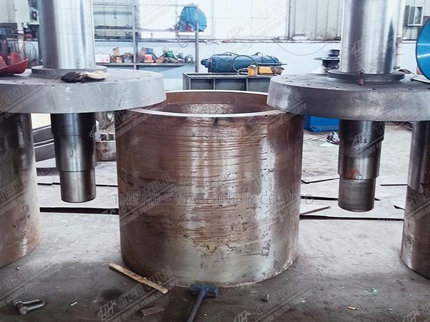 Smooth and Toothed 2 Two Double Roller Crusher in Kenya - thumbnail 3