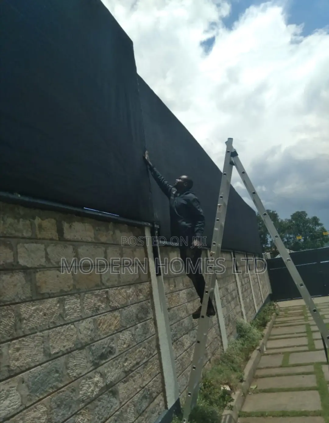 Block Out Prying Eyes:Elevate Your Privacy With Black Screen
