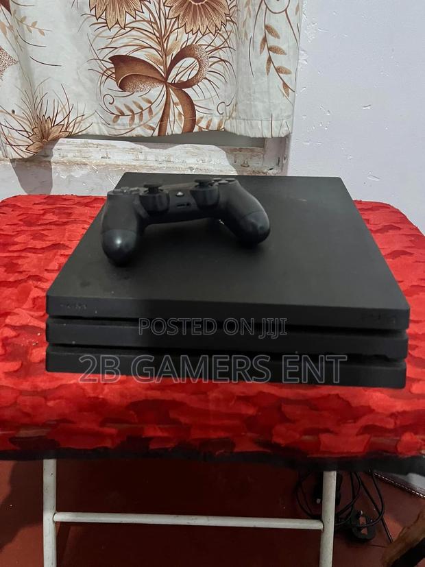 Ps4 Pro, 1TB Storage, 1 Pad Original - thumbnail 3