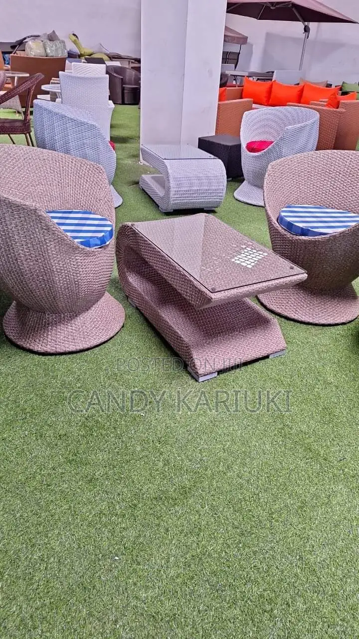 Spacious 2 Seater Outdoor Sofa Set