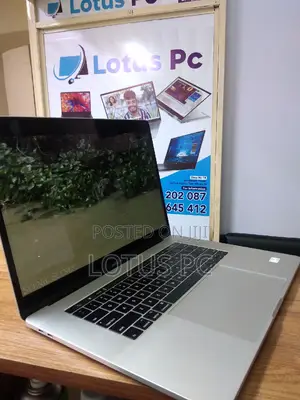 Laptop Apple MacBook Pro 2017 16GB Intel Core I7 SSD 256GB