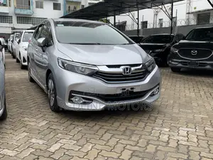 Honda Shuttle 1.5 Hybrid 2WD 2016 Silver