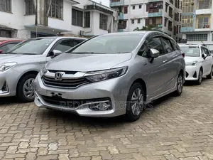 Honda Shuttle 1.5 Hybrid 2WD 2016 Silver