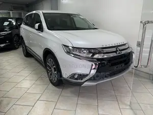 Mitsubishi Outlander 2017 Off white