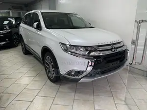 Mitsubishi Outlander 2017 Off white