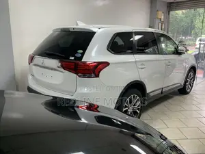 Mitsubishi Outlander 2017 Off white