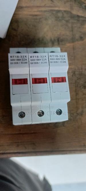 Fuse Carrier 32a Triple - main view