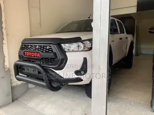 Toyota Hilux 2021 Off white