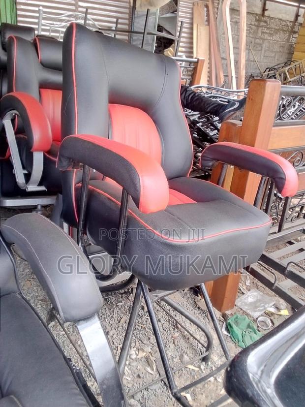 Barber Seat - main view