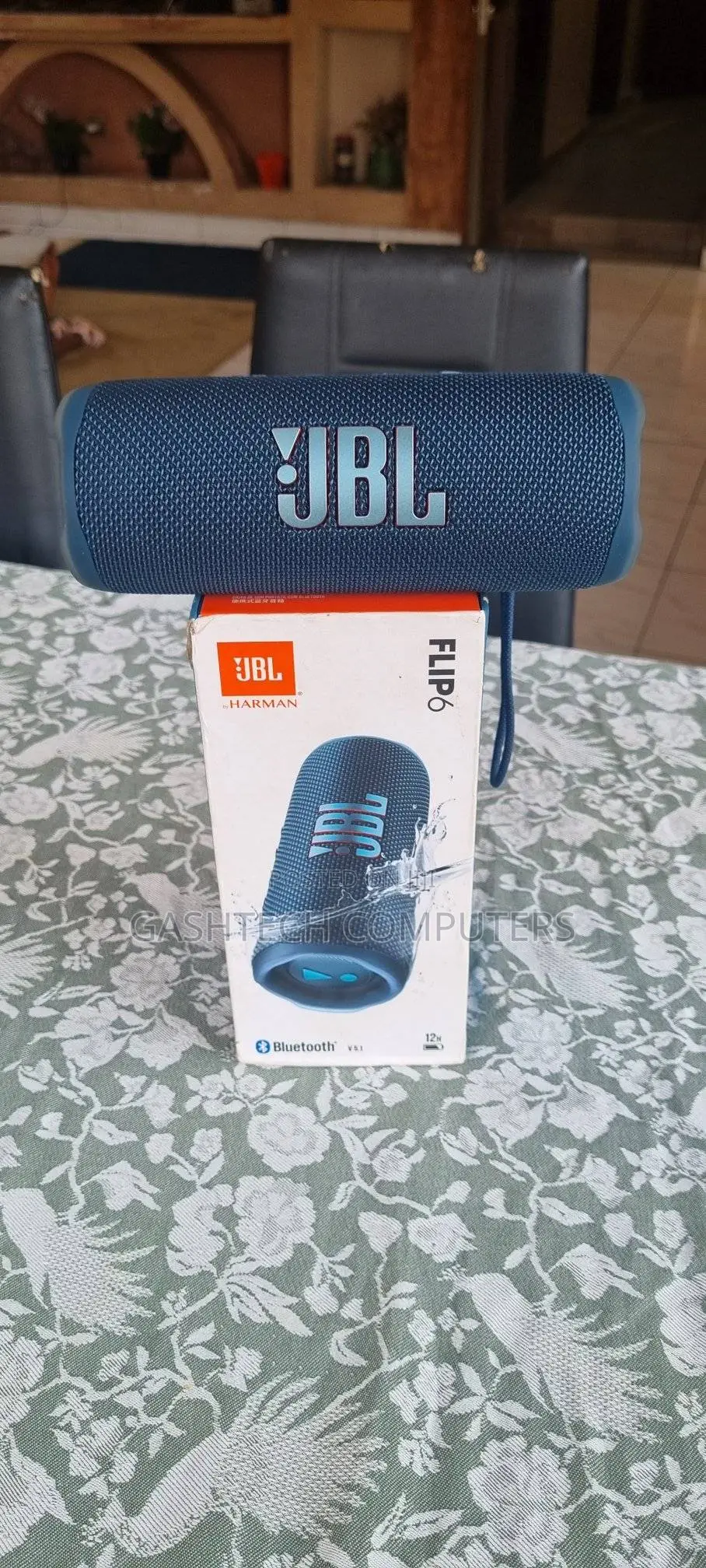 JBL Flip6 Bluetooth Speaker