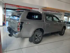New Isuzu D-MAX 2024 Gray
