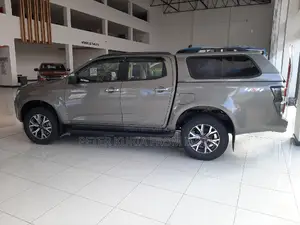 New Isuzu D-MAX 2024 Gray