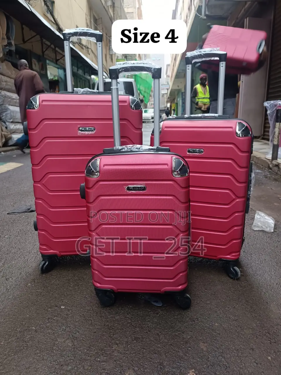 *3 in 1 Luxurious Fibre Suitcase*
Zipper Closure