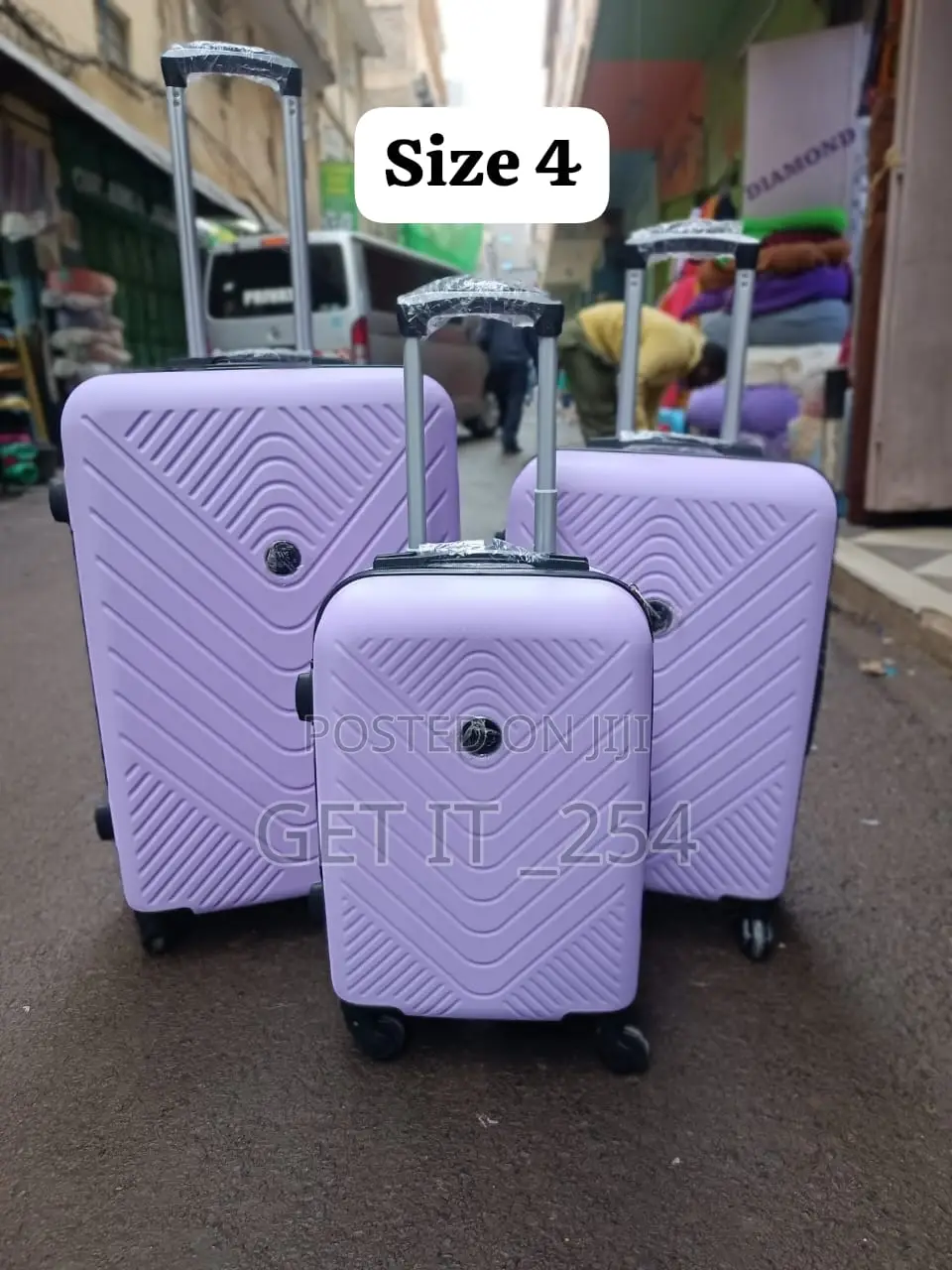 *3 in 1 Luxurious Fibre Suitcase*
Zipper Closure