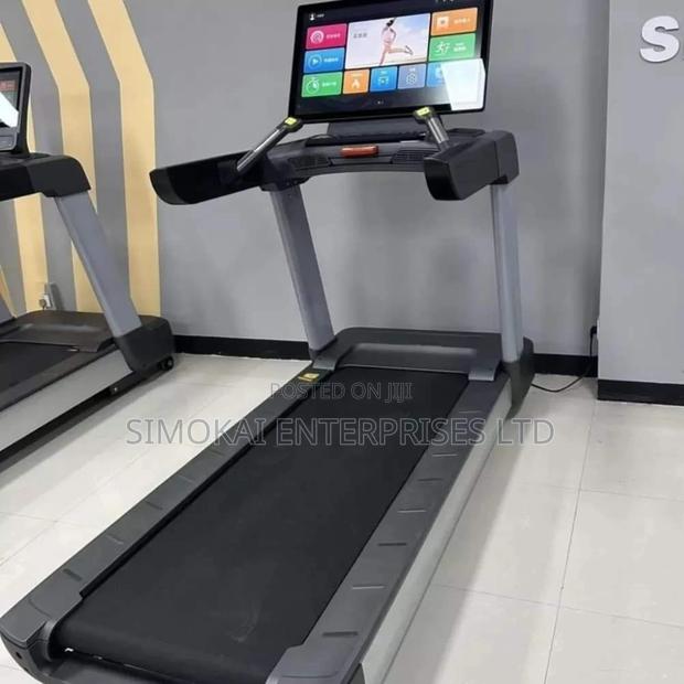 Heavy Commercial Treadmill MASTER Q7P