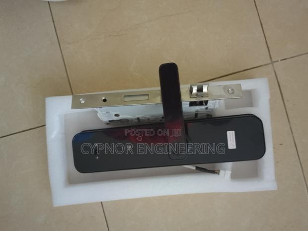 Battery Powered Smart Door Lock - main view