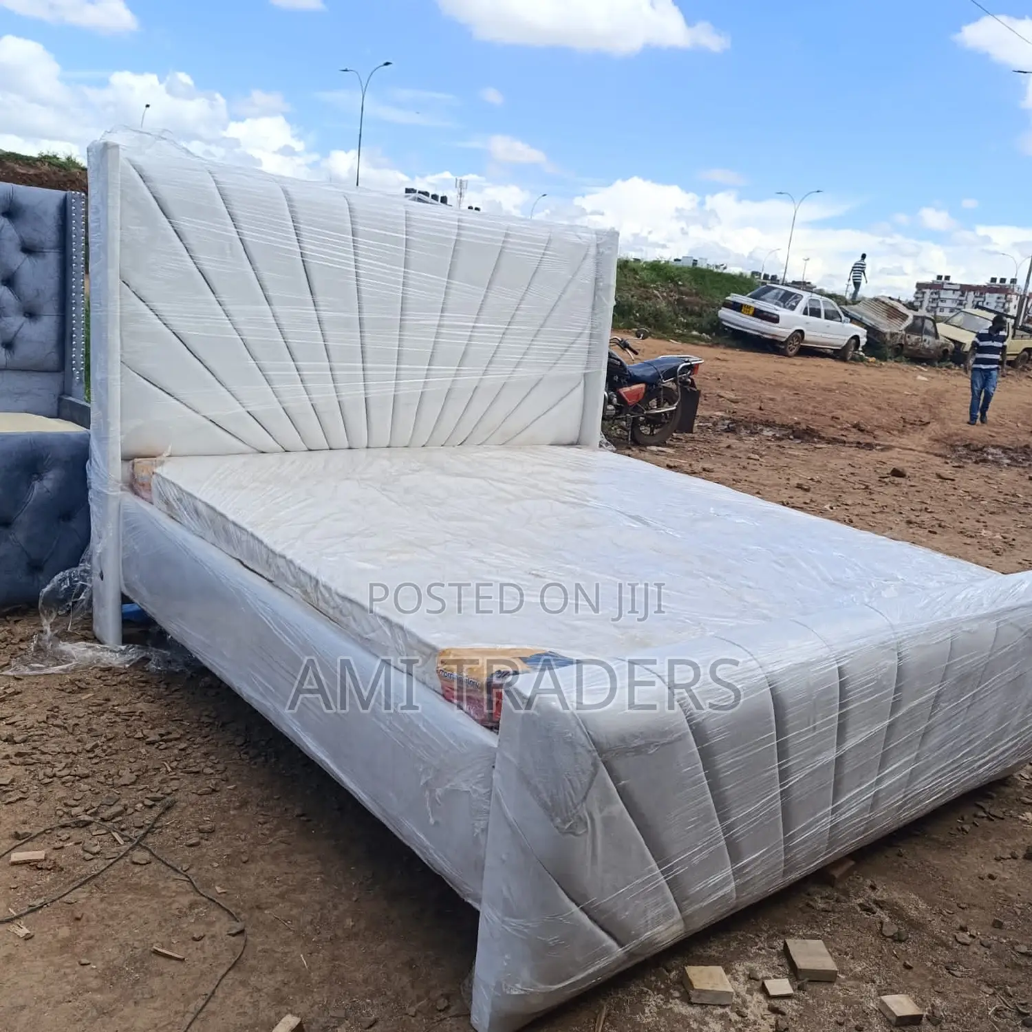 White Luxury Chester Bed (5*6)