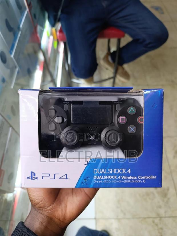 PS4 Dualshock 4 Controller - main view
