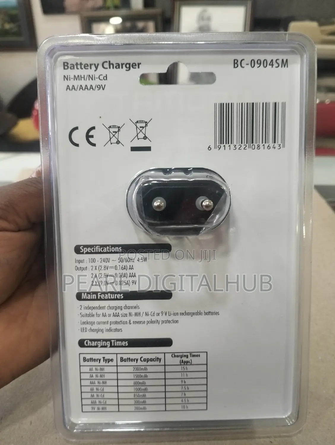 Unomat AA/AAA/9v + 4 AA Rechargeable Batteries Charger