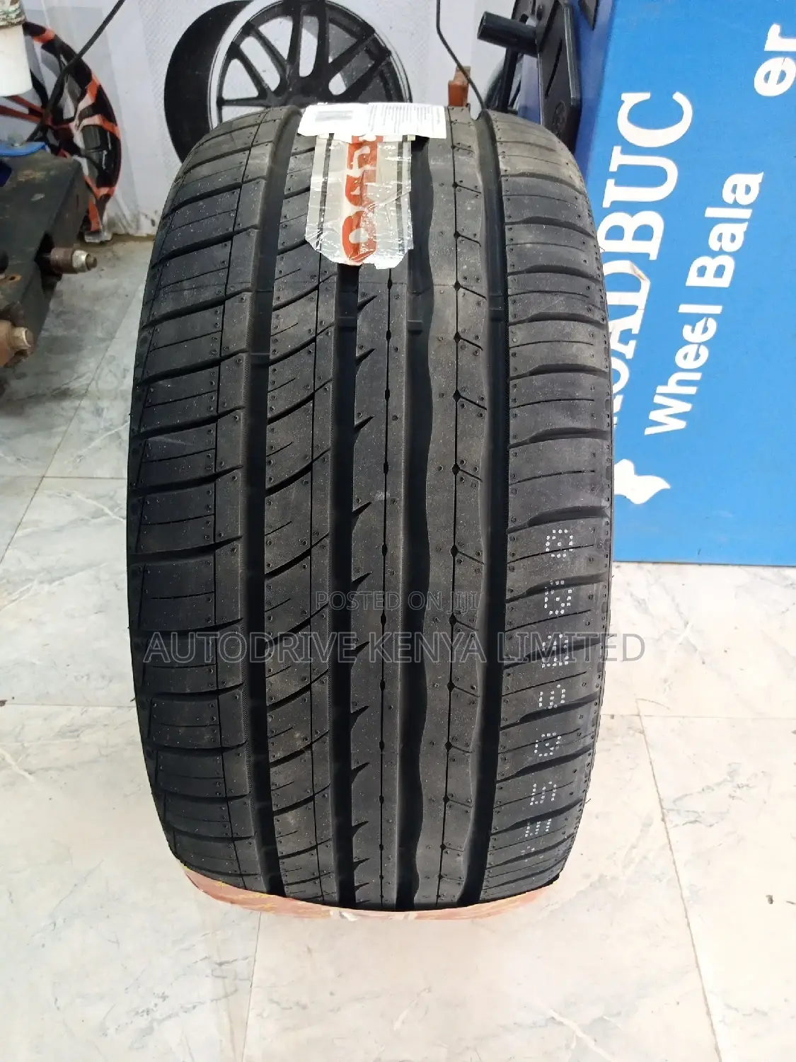 255/35r18 Roadx Tyre