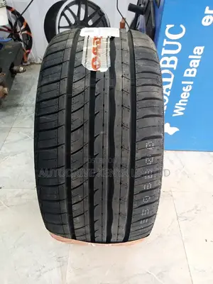 255/35r18 Roadx Tyre