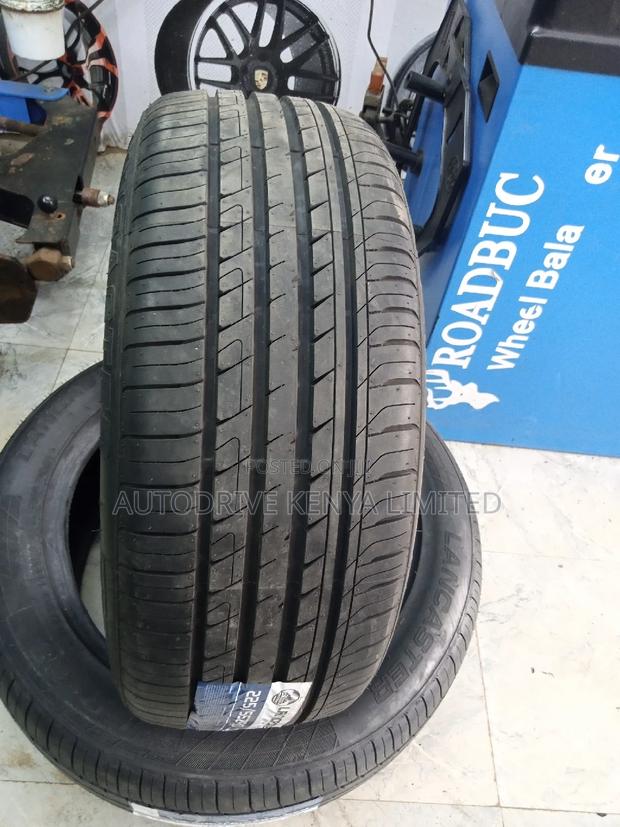 225/55r17 Lancaster Tyre - thumbnail 2
