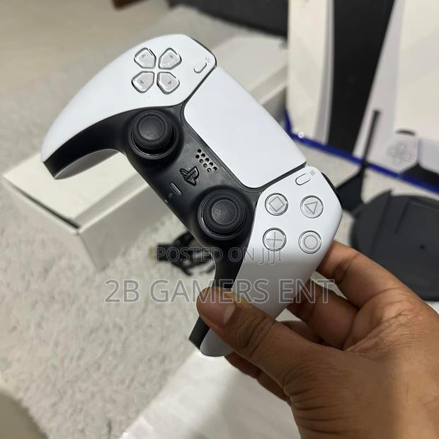 Ps5 Standard Used, With Box - thumbnail 2