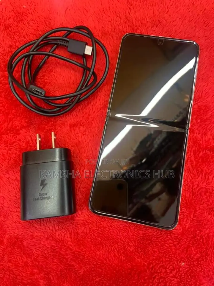 New Samsung Galaxy Z Flip4 256 GB Rose Gold